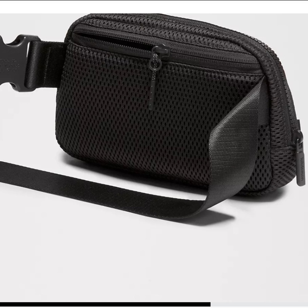 lululemon everywhere belt Bag knit mesh black color one size 1L NWT - Picture 3 of 12